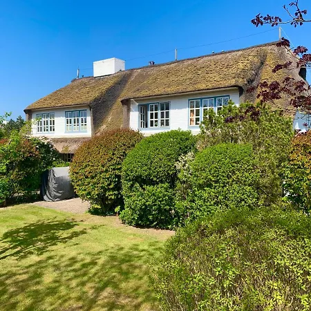 NEU - Keitum - hochwertig und gemütlich Wohnen unter Reet *